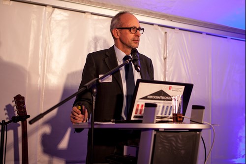 Jörg Peine-Paulsen hält einen Vortrag über IT-Sicherheit
